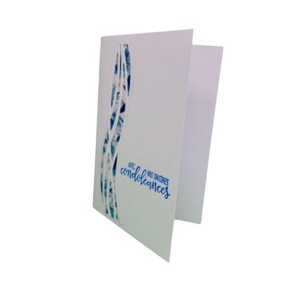 Zoom de côté montrant la superposition du papier blanc sur le calque transparent