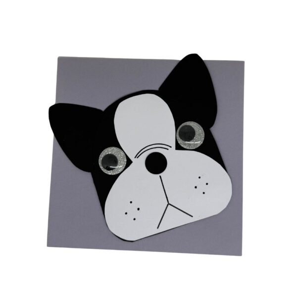 Carte d'anniversaire bouledogue français présentée avec son enveloppe