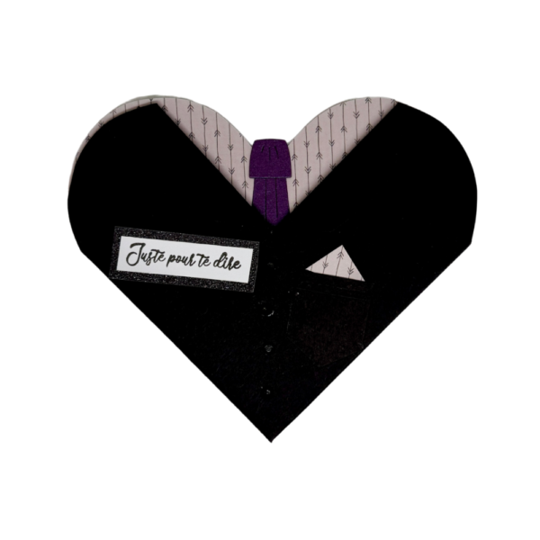 Carte cœur costume masculine avec cravate violette