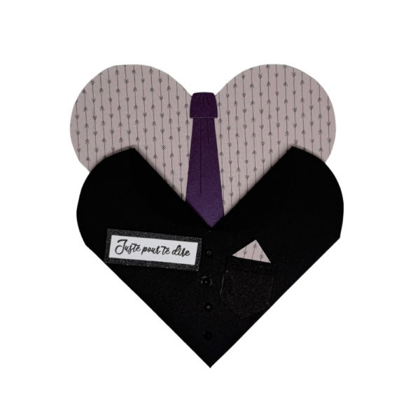 Carte cœur masculine s'ouvrant sur le papier chemise.